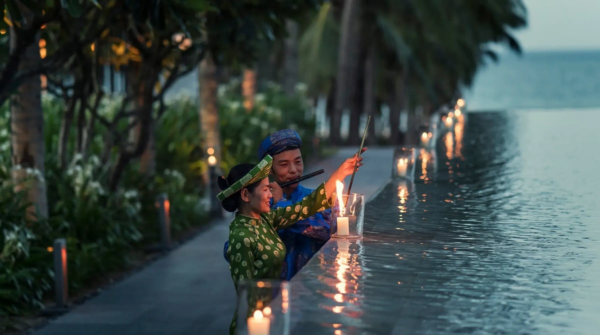 Four Seasons Nam Hai - Pool Candles