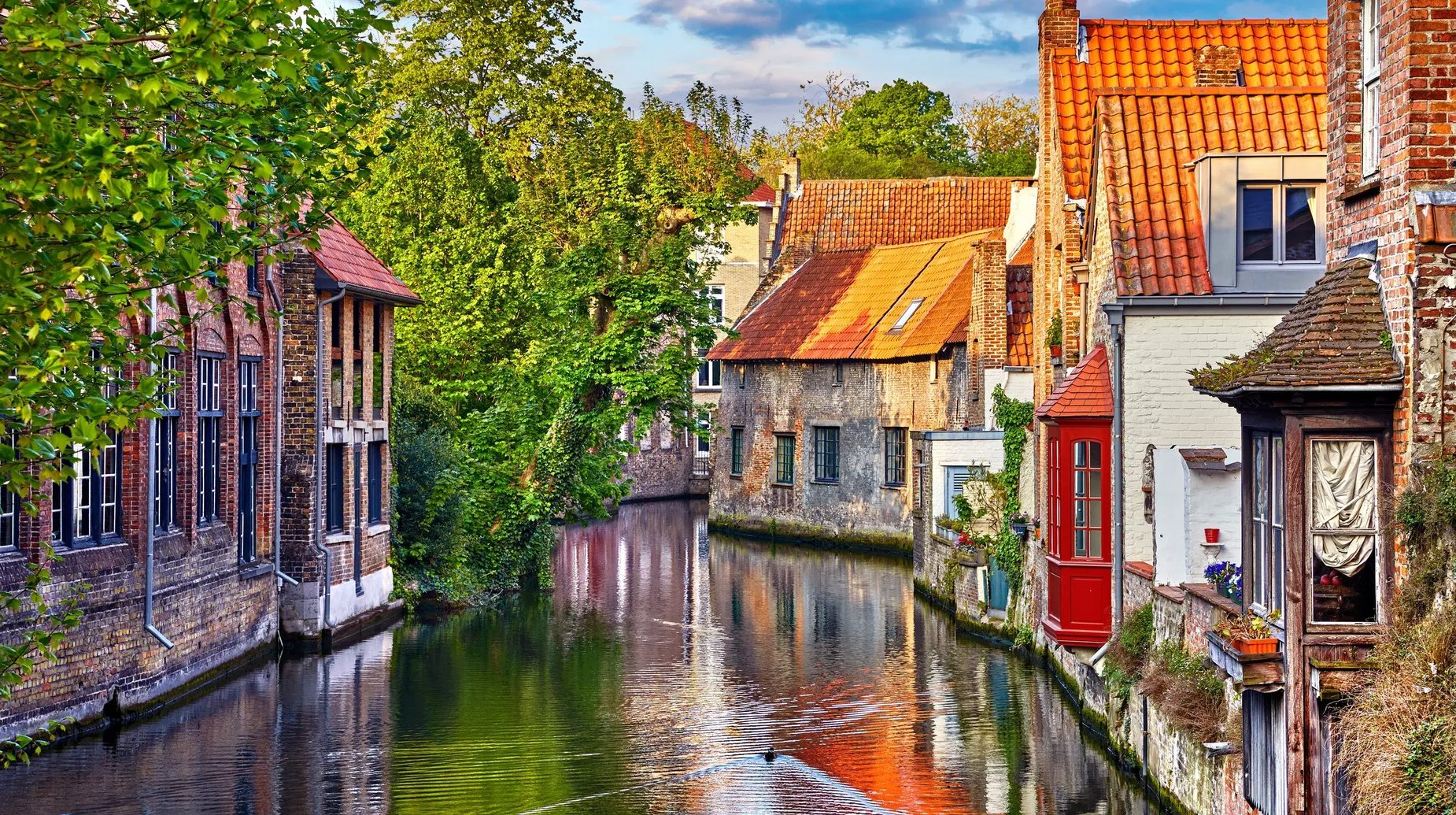 Brugge shutterstock_1068590993