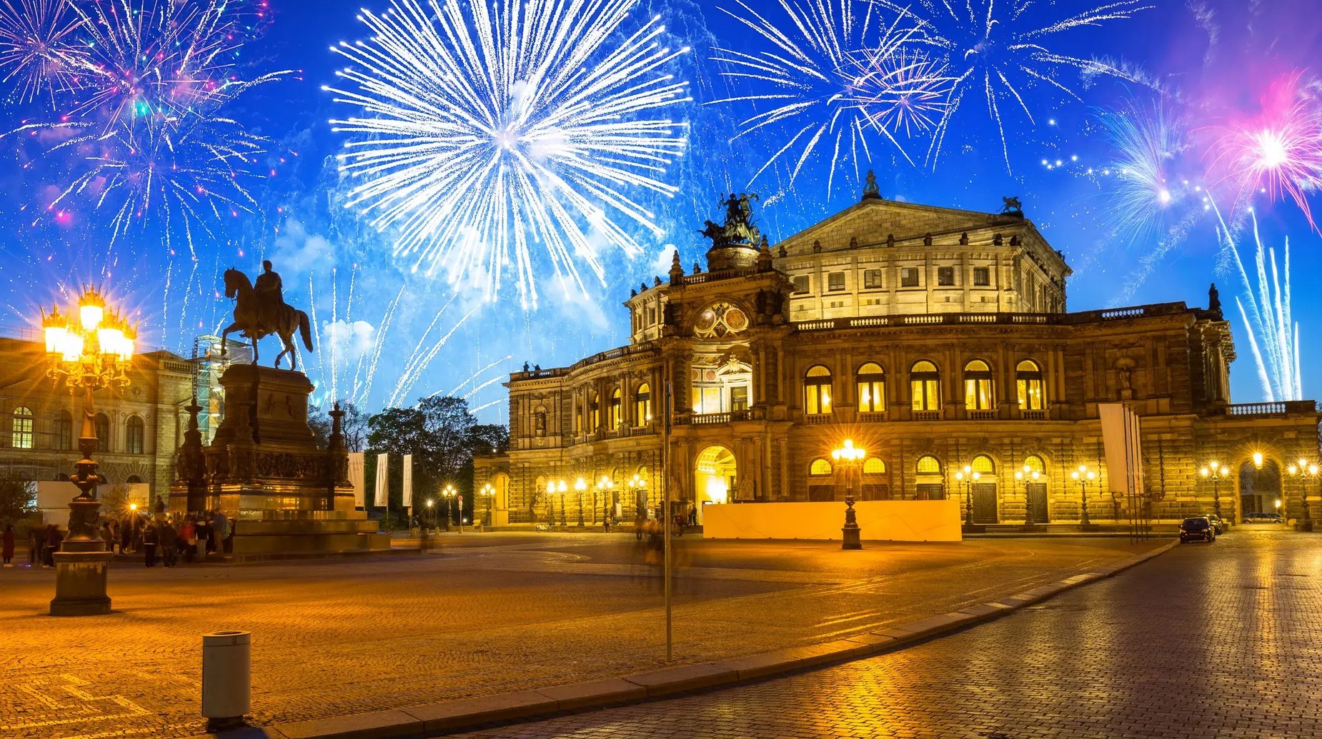 Dresden Semperoper, shutterstock_1550491799