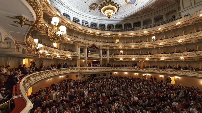 Dresden Semperoper-Zuschauerraum_rechts_c_Klaus_Gigga