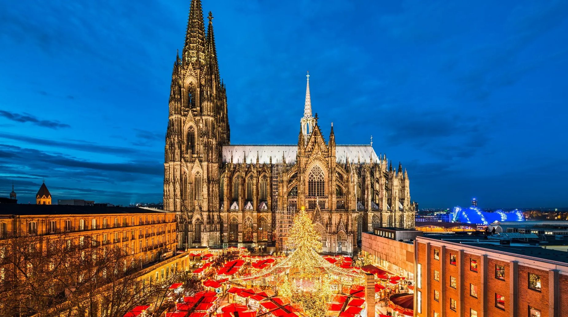 Kerstmarkten+Keulen-shutterstock_694776442 (1)