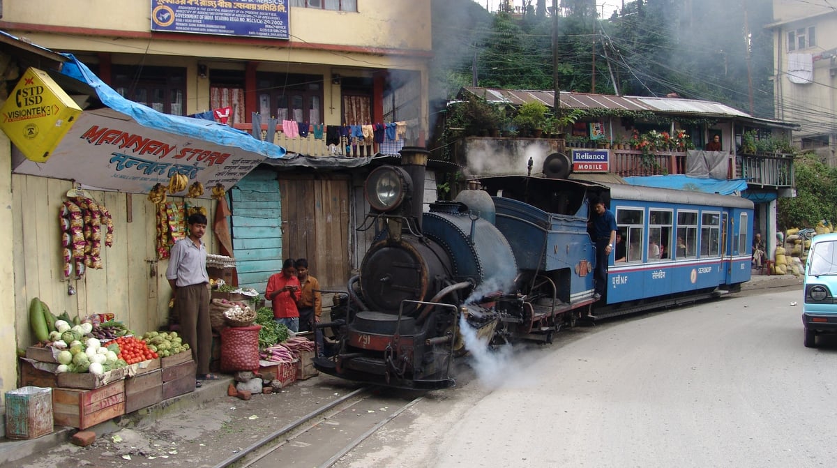 Darjeeling Mail Sept 2006 (251)