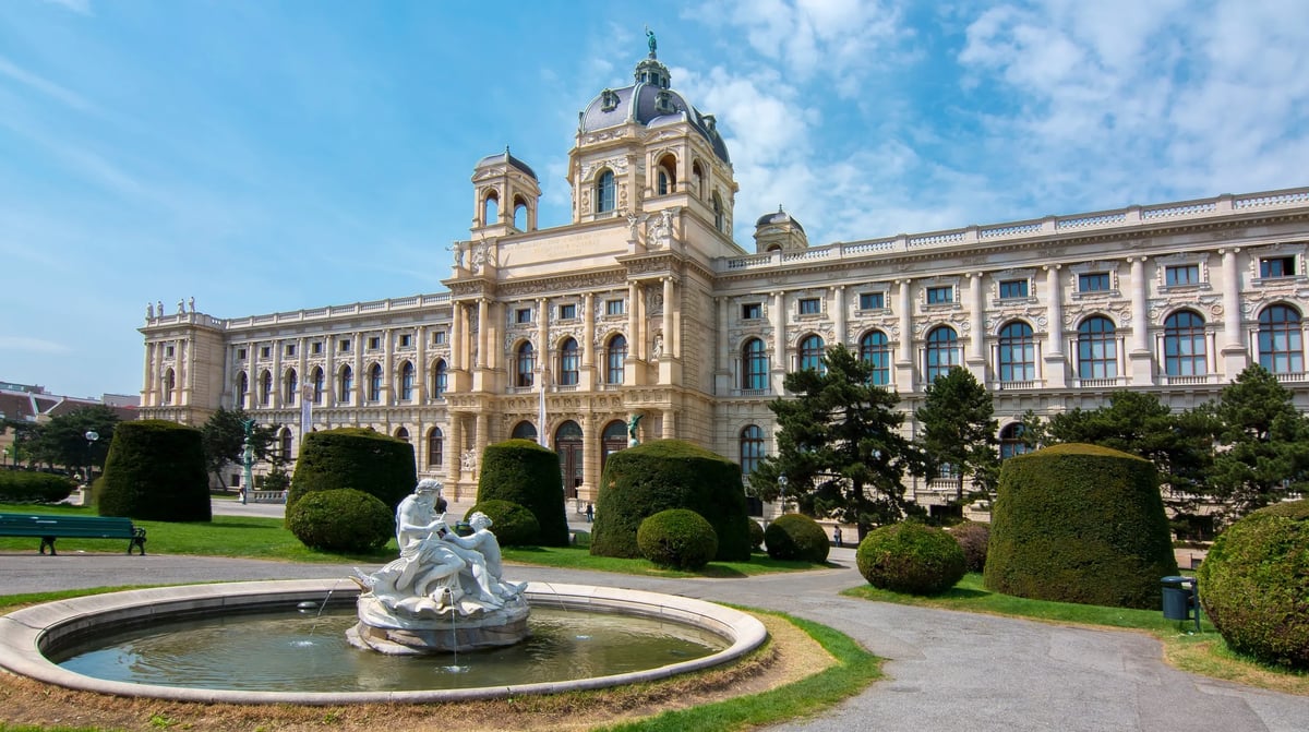 Wenen Kunsthistorisch museum shutterstock_1084356131