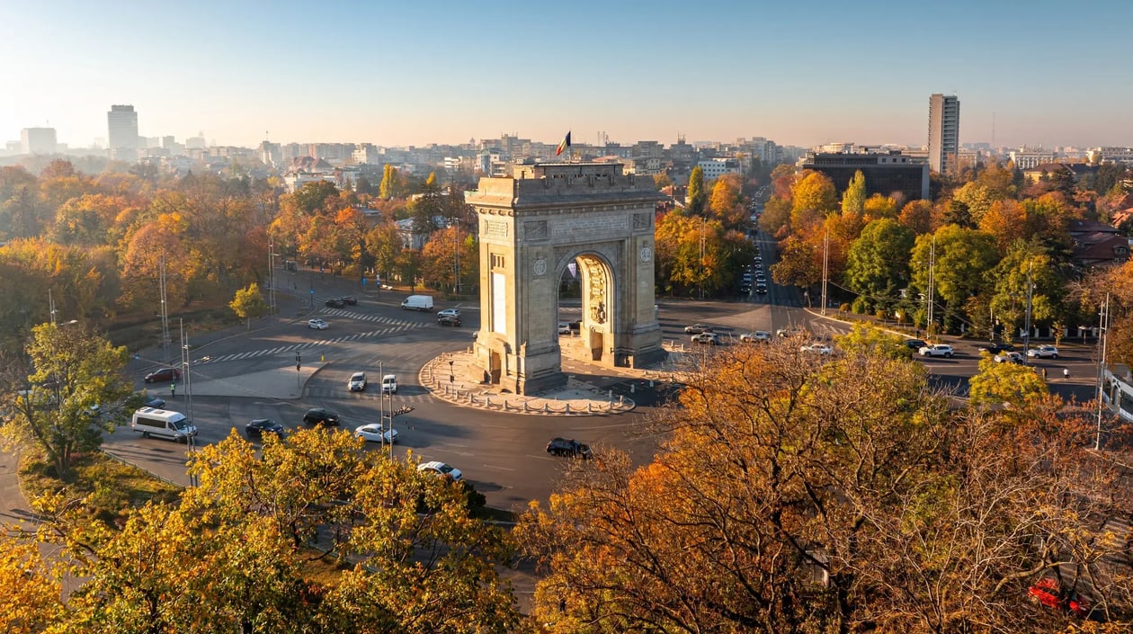 Boekarest, Arch of Triumph, shutterstock_2550826685