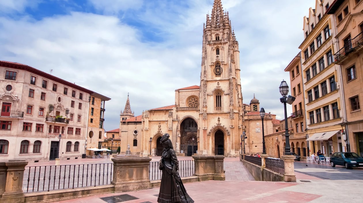 Spanje, Ovieda - Kathedraal van Oviedo op Plaza Alfonso II el Casto