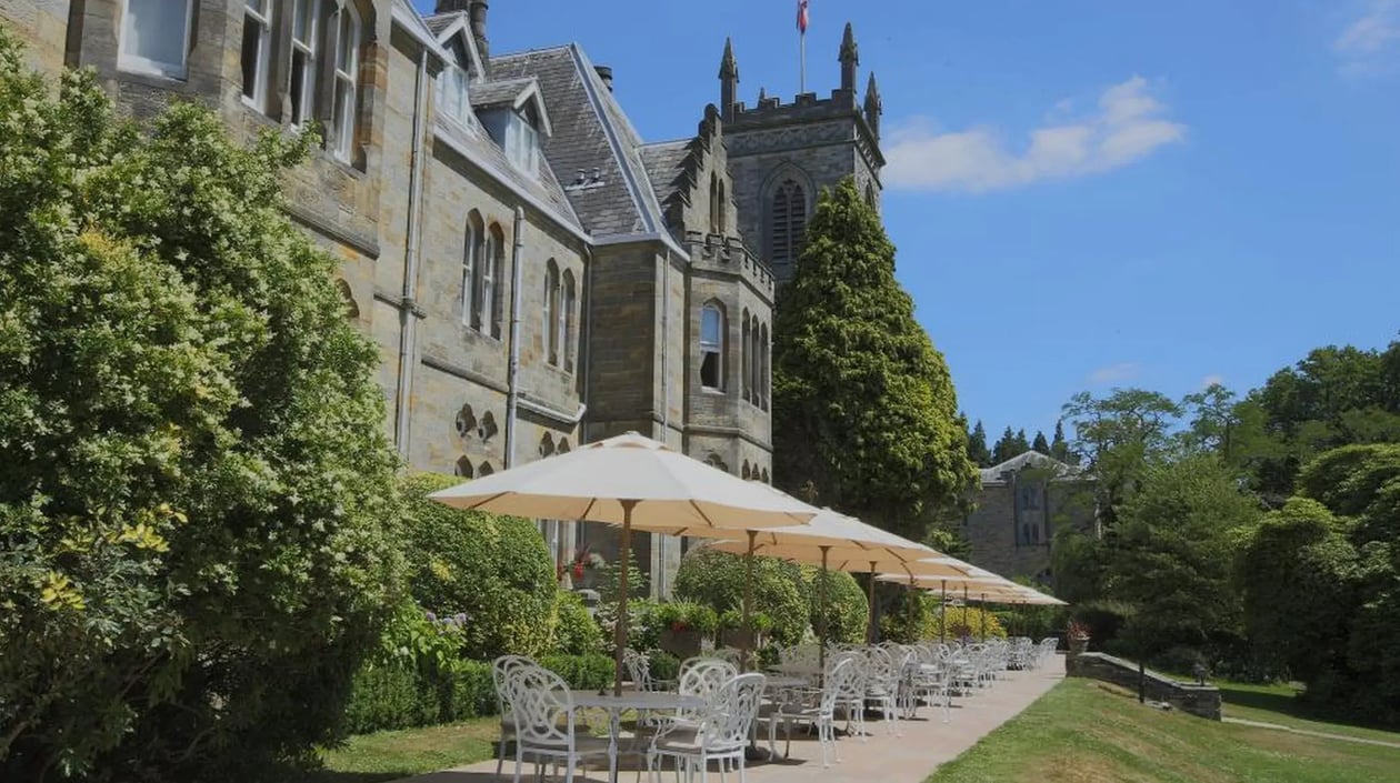 Ashdown Park Hotel terras