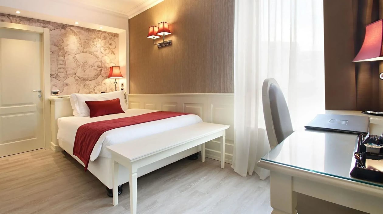 Hotel Giberti single room (French bed)