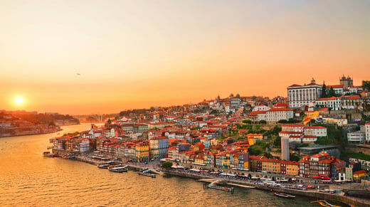 shutterstock_1204507228 Douro Porto by night